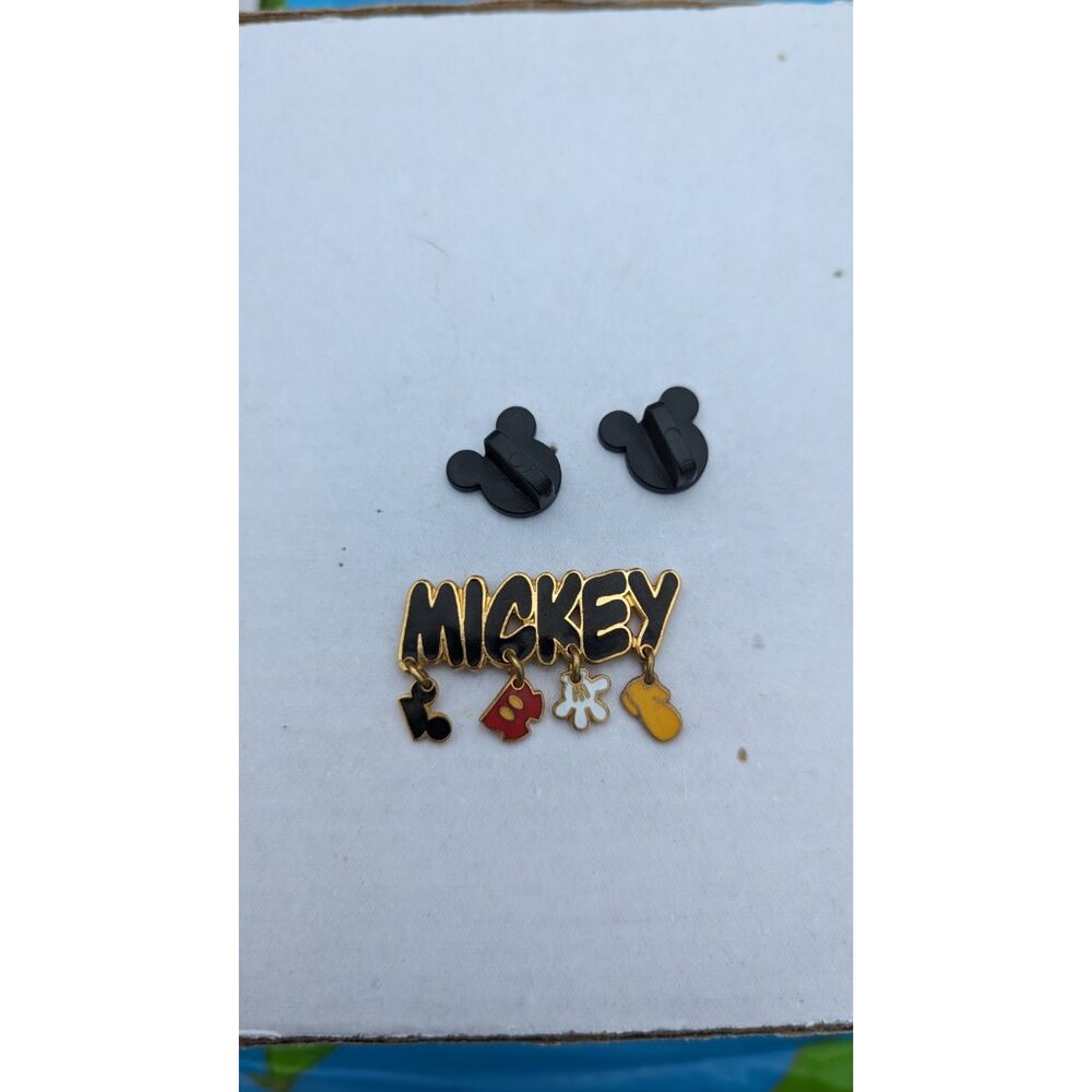Disney Mickey Mouse Trading Pin With Dangling Body Parts Charms